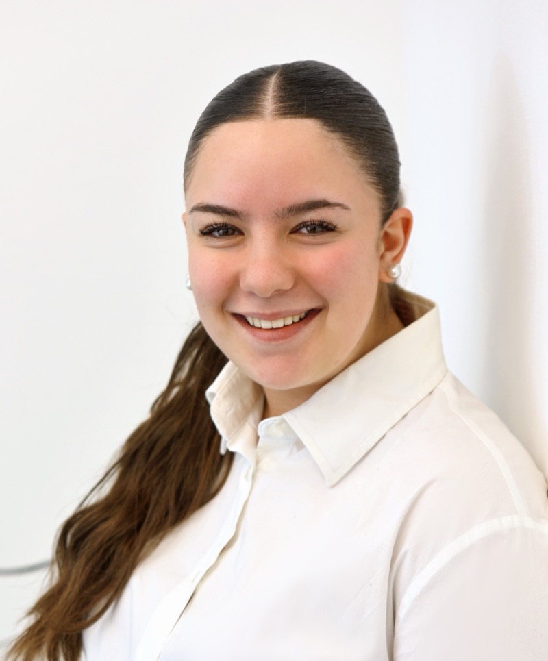 Alessia, Ausbildung zur Zahnmedizinischen Fachangestellten in der Zahnzeit Hallstadt